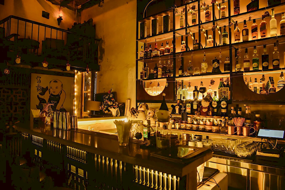 The establishment provides amenities such as non-smoking areas, air conditioning, and free Wi-Fi, ensuring a comfortable dining experience 